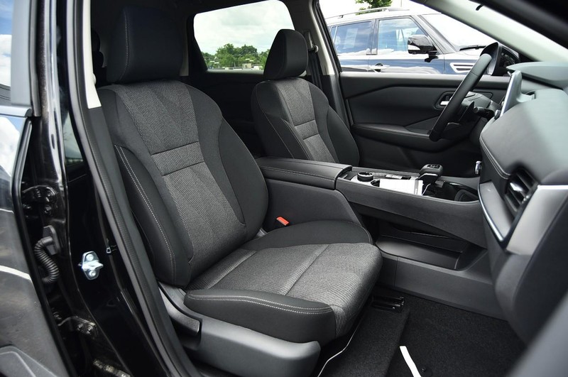 Nissan Rogue Vehicle Image 20