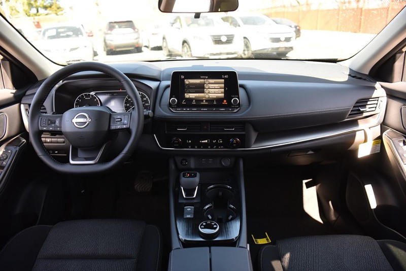 Nissan Rogue Vehicle Image 07