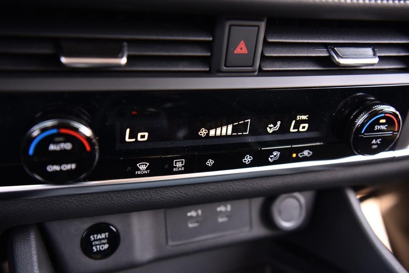Nissan Rogue Vehicle Image 13