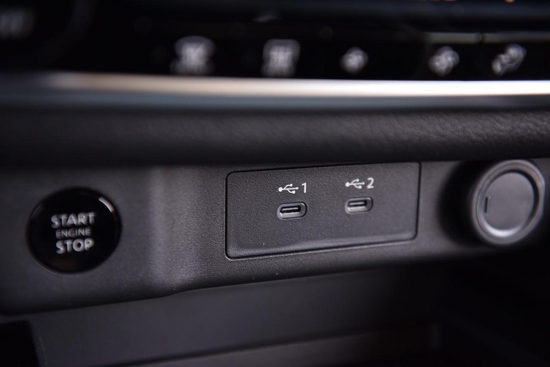 Nissan Rogue Vehicle Image 14