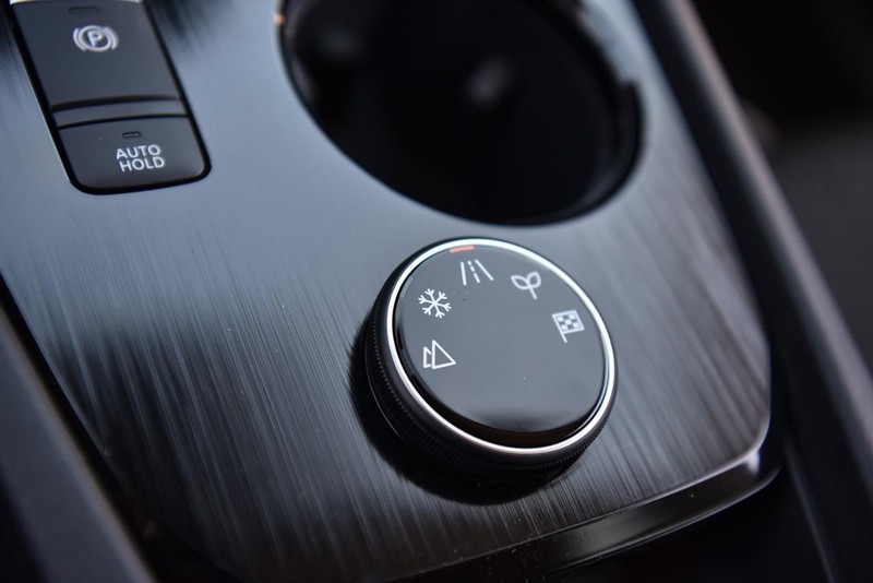 Nissan Rogue Vehicle Image 15