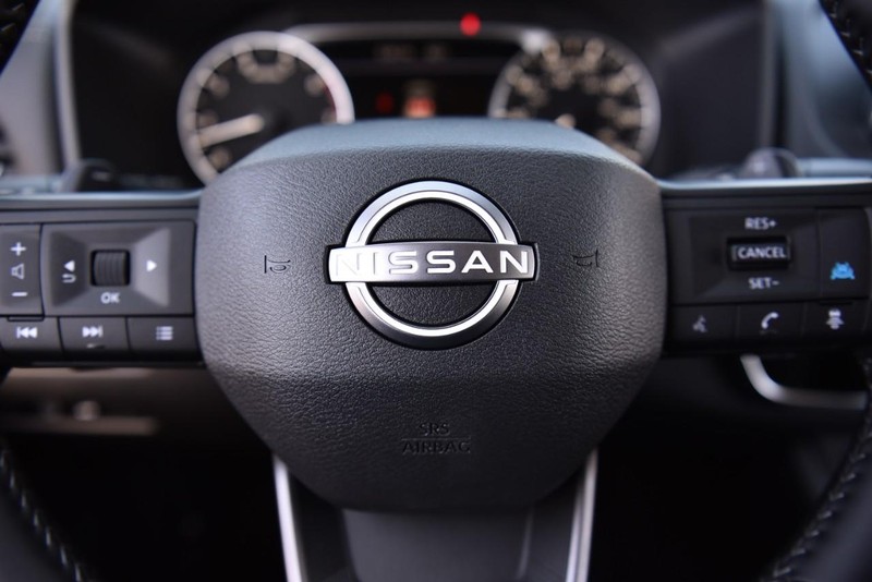 Nissan Rogue Vehicle Image 17