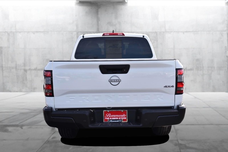 Nissan Frontier Vehicle Image 06