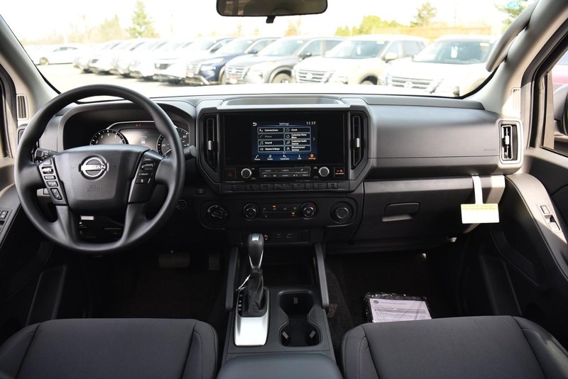 Nissan Frontier Vehicle Image 08