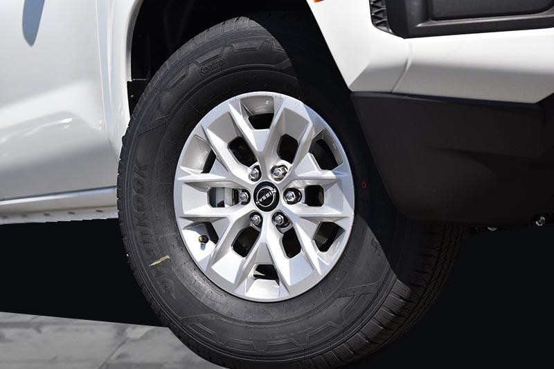 Nissan Frontier Vehicle Image 03