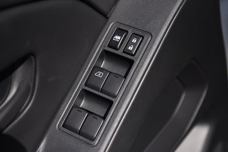 Nissan Frontier Vehicle Image 10