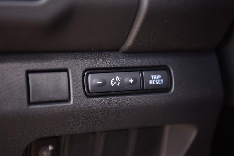 Nissan Frontier Vehicle Image 12