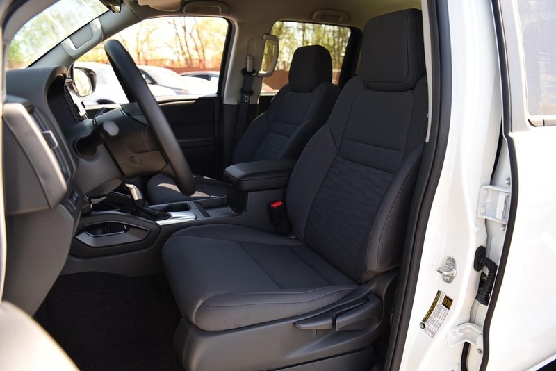 Nissan Frontier Vehicle Image 21