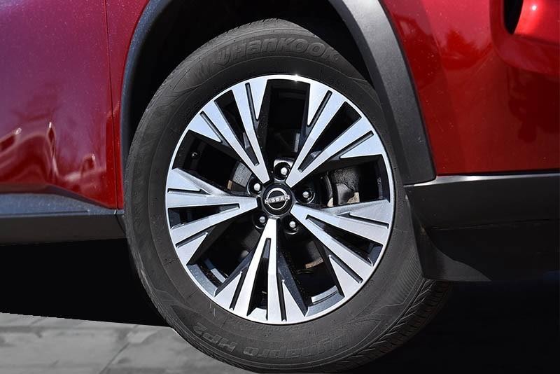 Nissan Rogue Vehicle Image 03