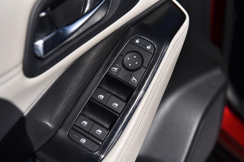 Nissan Rogue Vehicle Image 08