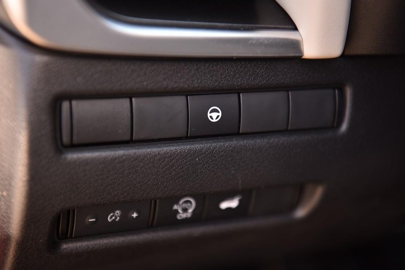 Nissan Rogue Vehicle Image 10