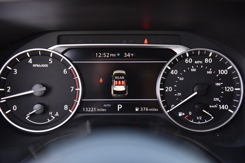Nissan Rogue Vehicle Image 11