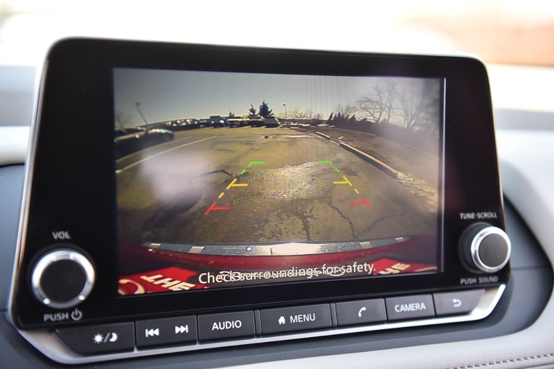 Nissan Rogue Vehicle Image 12