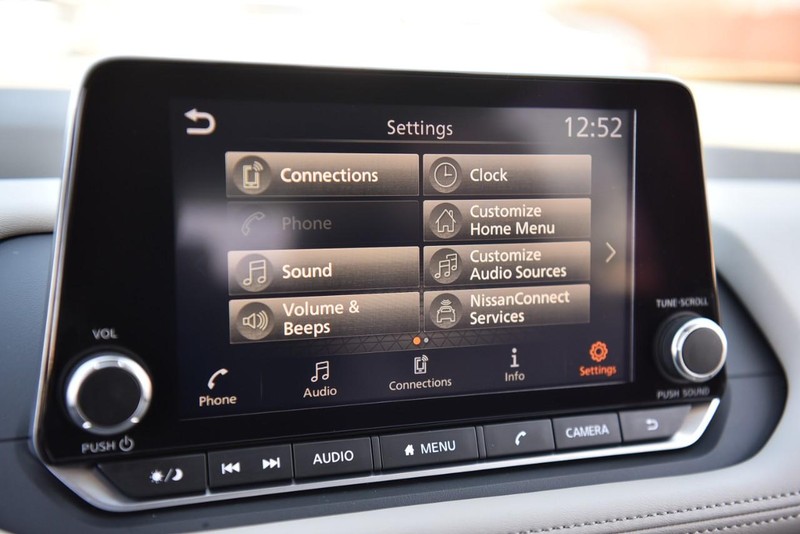 Nissan Rogue Vehicle Image 16