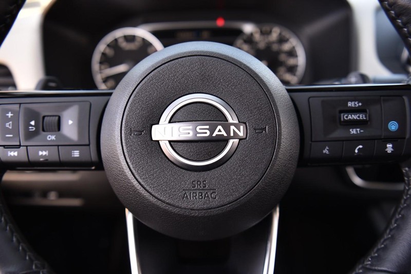 Nissan Rogue Vehicle Image 17