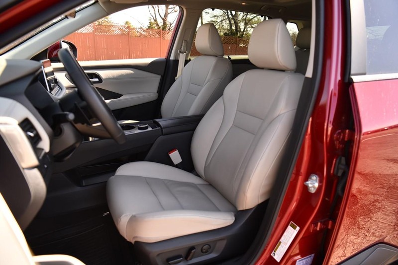 Nissan Rogue Vehicle Image 18