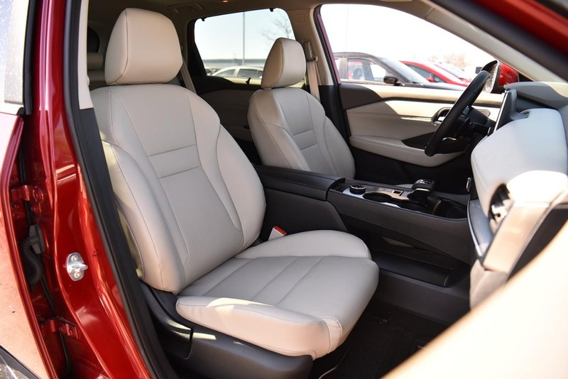Nissan Rogue Vehicle Image 19