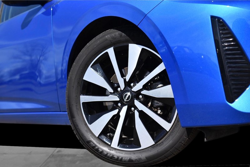 Nissan Sentra Vehicle Image 03