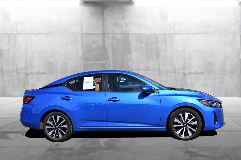 Nissan Sentra Vehicle Image 05