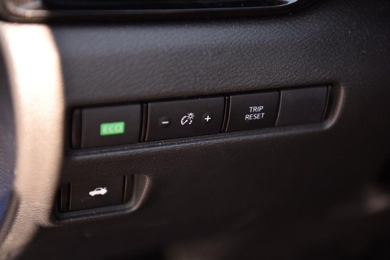 Nissan Sentra Vehicle Image 11