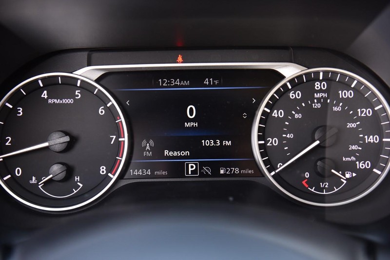 Nissan Sentra Vehicle Image 12