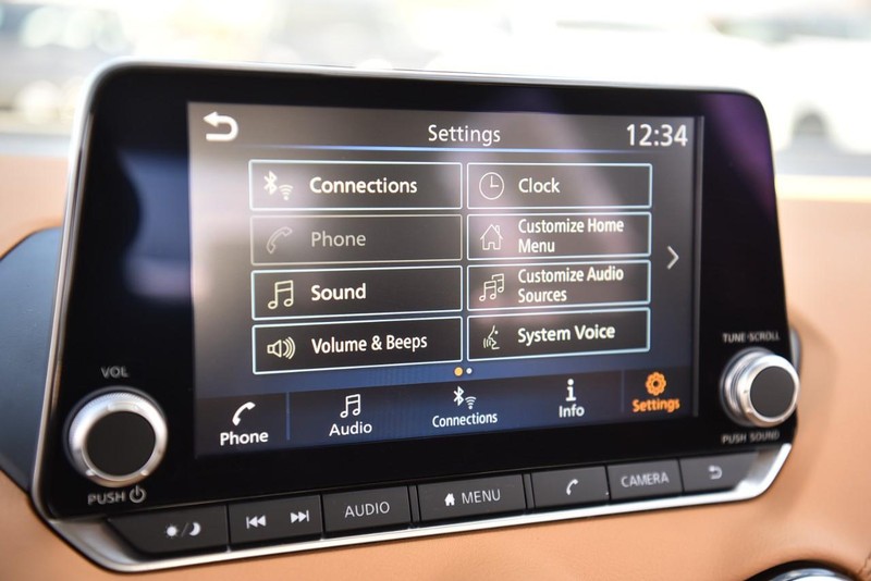 Nissan Sentra Vehicle Image 17