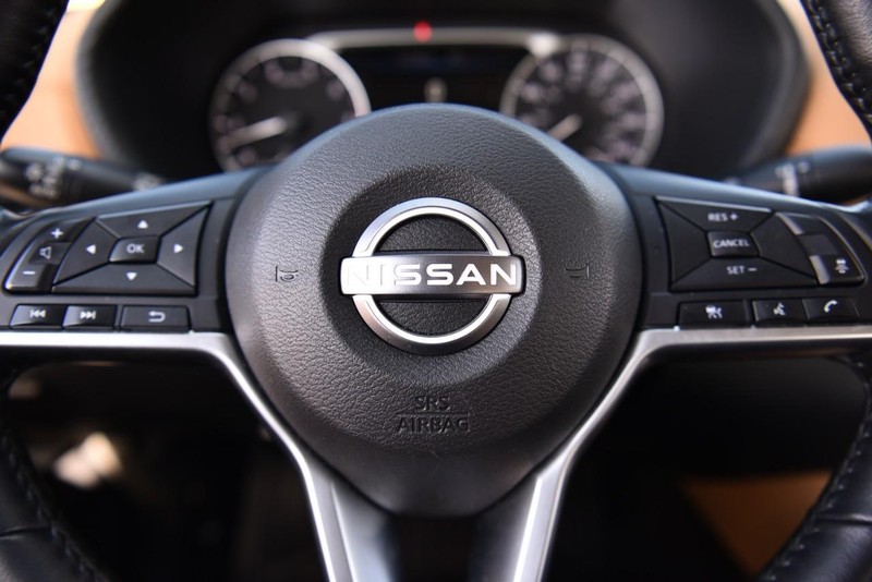 Nissan Sentra Vehicle Image 18