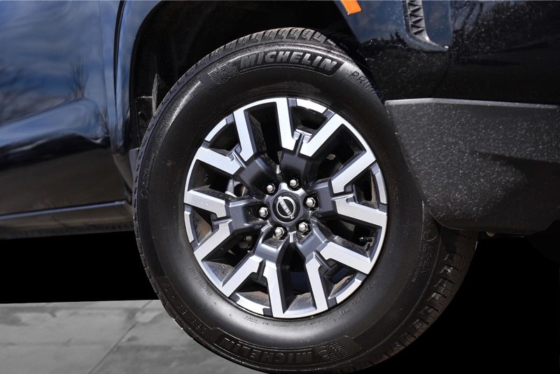 Nissan Frontier Vehicle Image 03