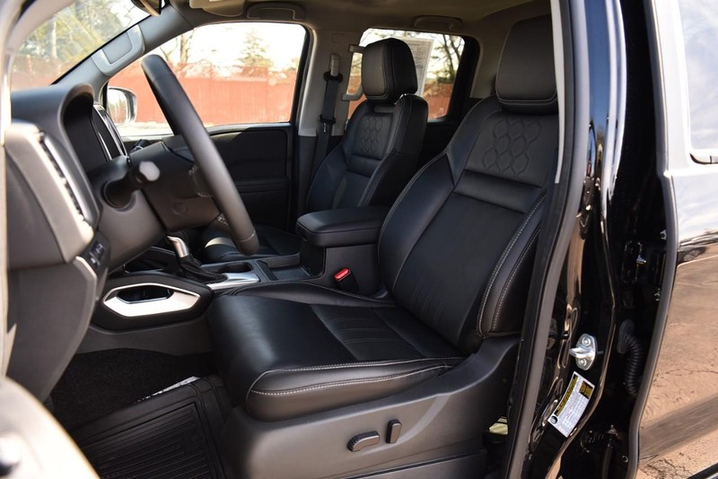 Nissan Frontier Vehicle Image 21