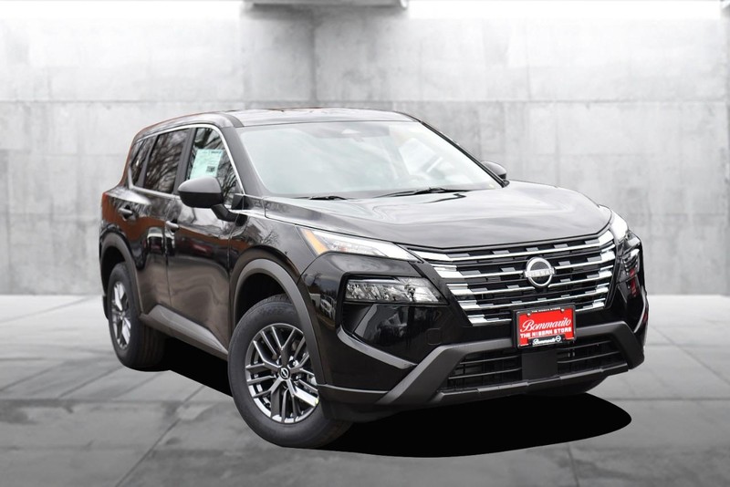 Nissan Rogue Vehicle Image 02
