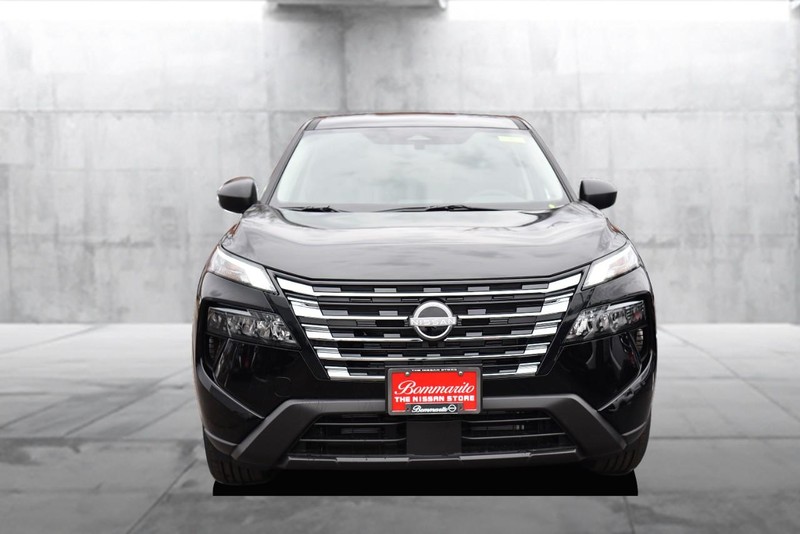 Nissan Rogue Vehicle Image 04