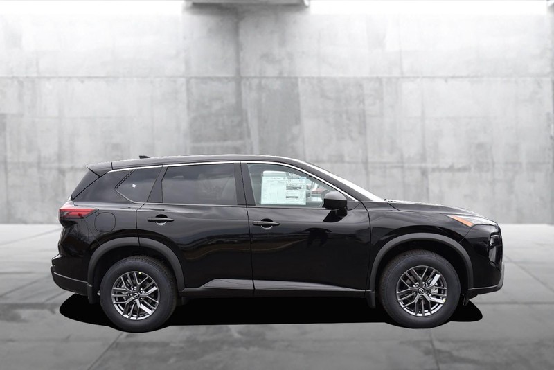 Nissan Rogue Vehicle Image 05