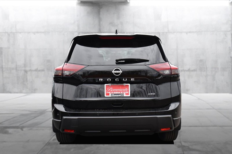 Nissan Rogue Vehicle Image 06