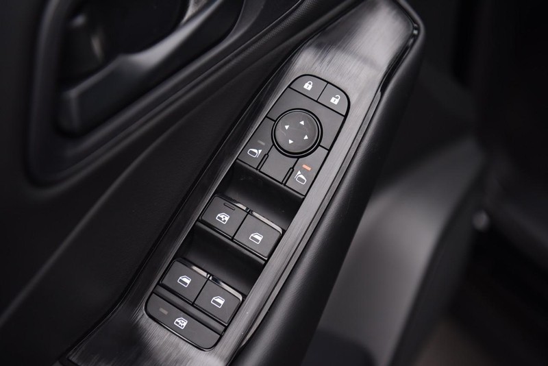 Nissan Rogue Vehicle Image 08