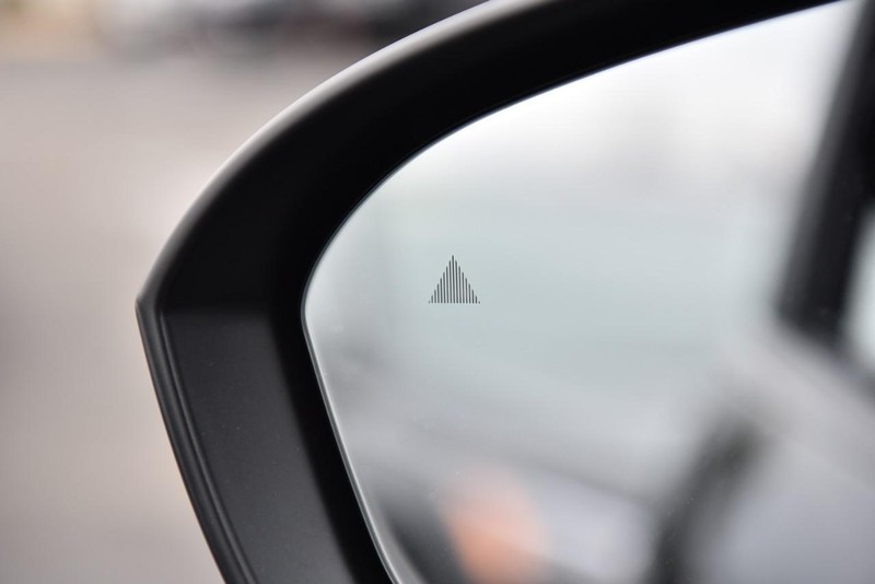 Nissan Rogue Vehicle Image 09
