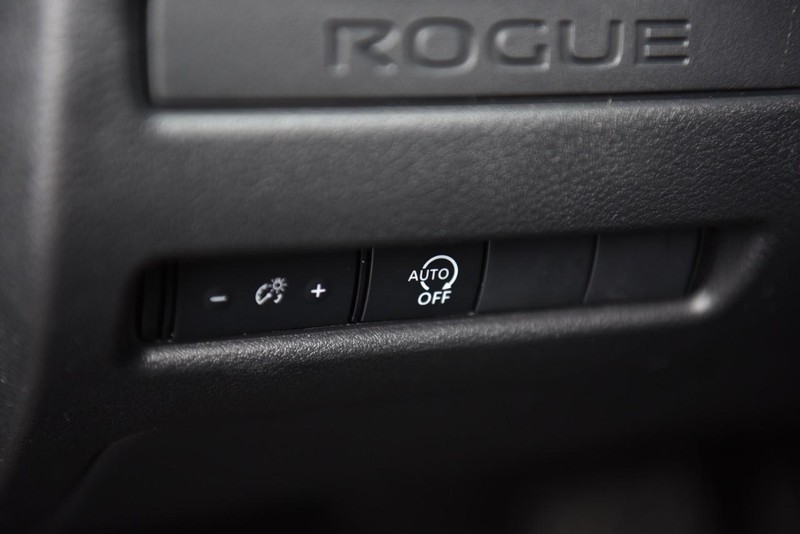 Nissan Rogue Vehicle Image 10