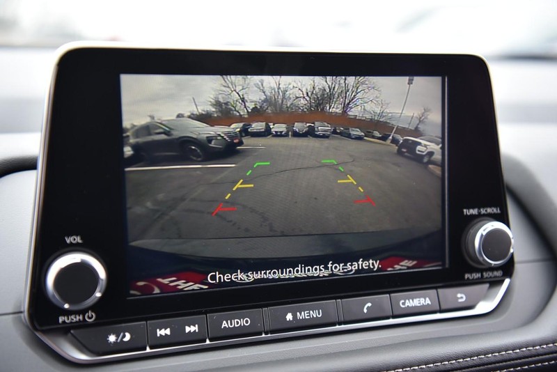 Nissan Rogue Vehicle Image 12
