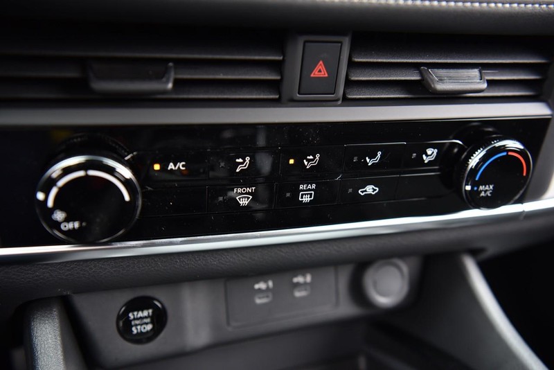 Nissan Rogue Vehicle Image 13