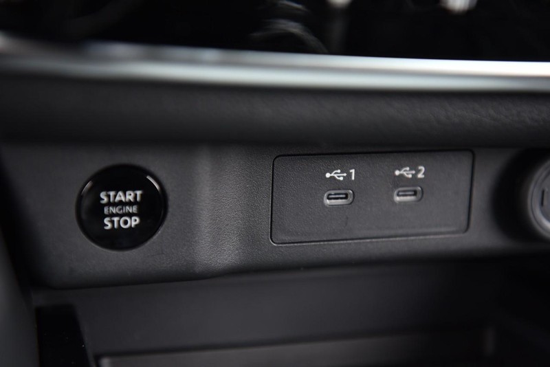 Nissan Rogue Vehicle Image 14