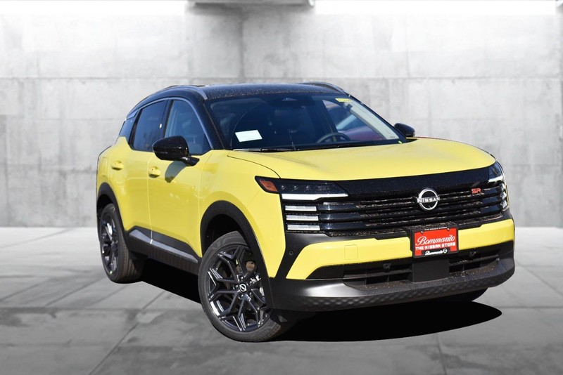 Nissan Kicks Vehicle Image 02
