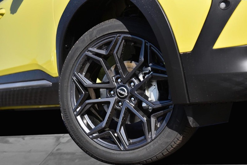 Nissan Kicks Vehicle Image 03