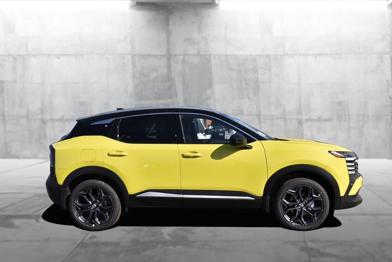 Nissan Kicks Vehicle Image 05