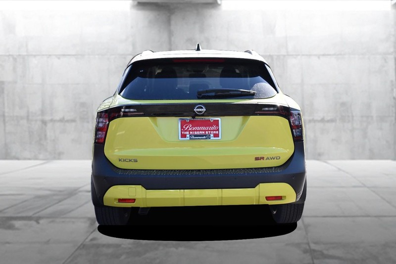 Nissan Kicks Vehicle Image 06
