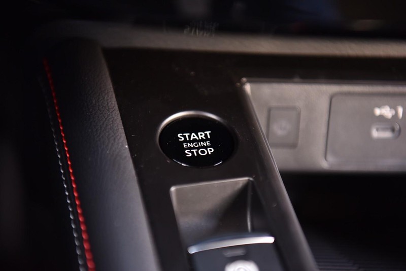 Nissan Kicks Vehicle Image 16