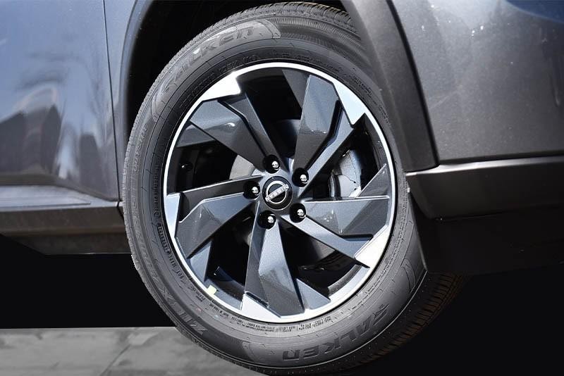 Nissan Rogue Vehicle Image 03