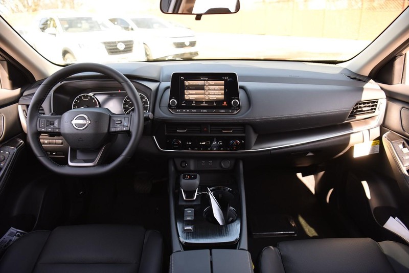 Nissan Rogue Vehicle Image 07