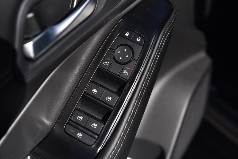 Nissan Rogue Vehicle Image 08