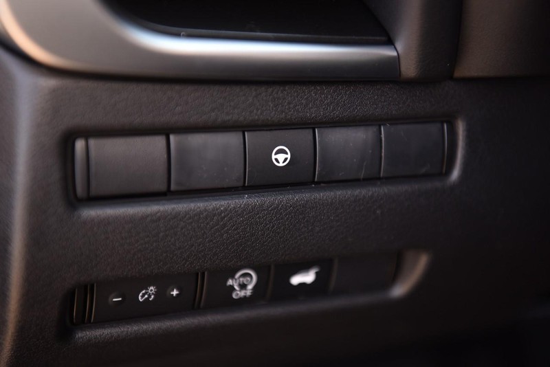Nissan Rogue Vehicle Image 10