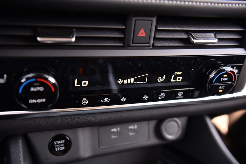 Nissan Rogue Vehicle Image 13