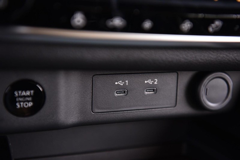 Nissan Rogue Vehicle Image 14
